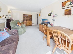 LIVING ROOM- click for photo gallery